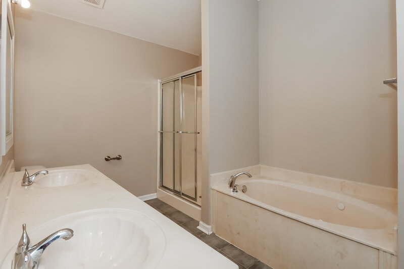1,795/Mo, 1486 Mcallen Cv Cordova, TN 38016 Main Bathroom View