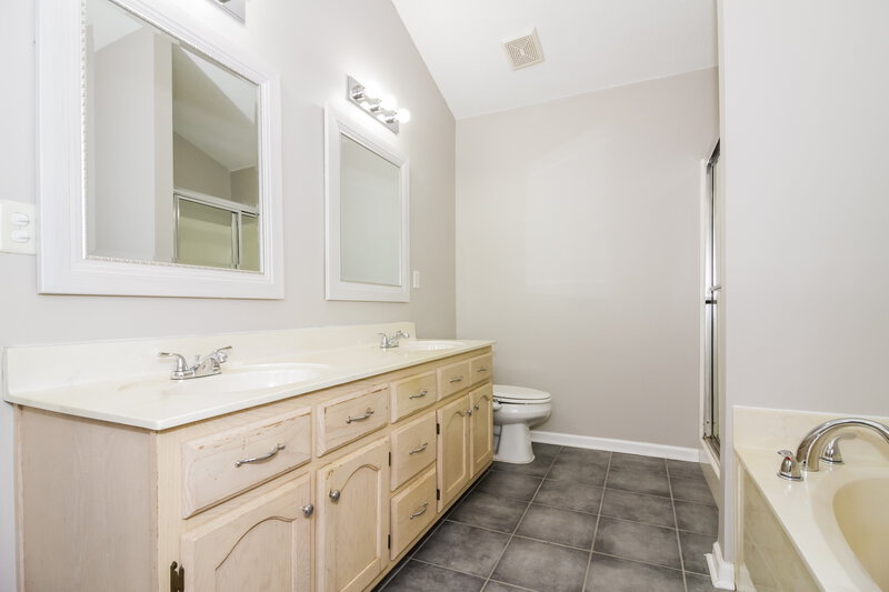 1,865/Mo, 1486 Mcallen Cv Cordova, TN 38016 Main Bathroom View