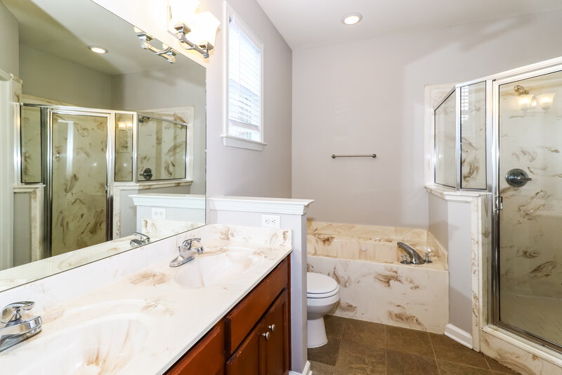 2,300/Mo, 4919 Indian Walk Ln Arlington, TN 38002 Main Bathroom View