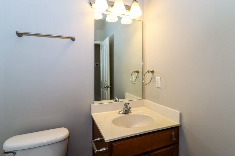 2,300/Mo, 4919 Indian Walk Ln Arlington, TN 38002 Bathroom View