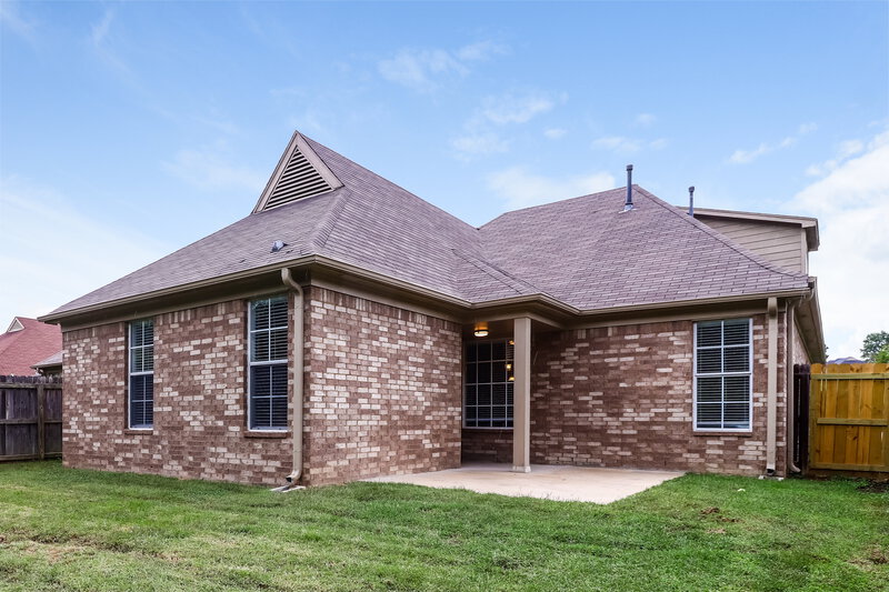 2,300/Mo, 4919 Indian Walk Ln Arlington, TN 38002 Rear View