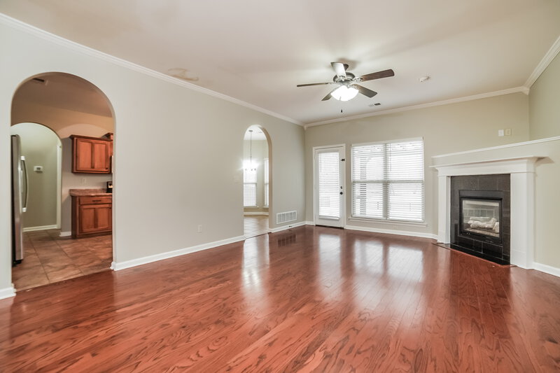 2,295/Mo, 797 Fairway Pointe Cv Hernando, MS 38632 Living Room View 2