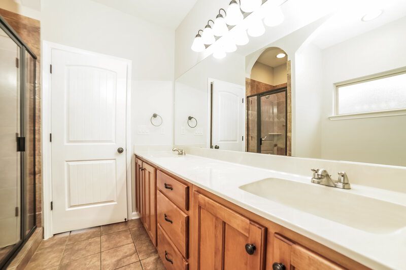 2,295/Mo, 797 Fairway Pointe Cv Hernando, MS 38632 Main Bathroom View 2