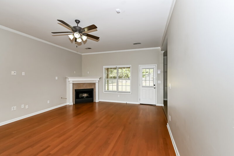 2,245/Mo, 430 Calloway Cv Hernando, MS 38632 Living Room View 2