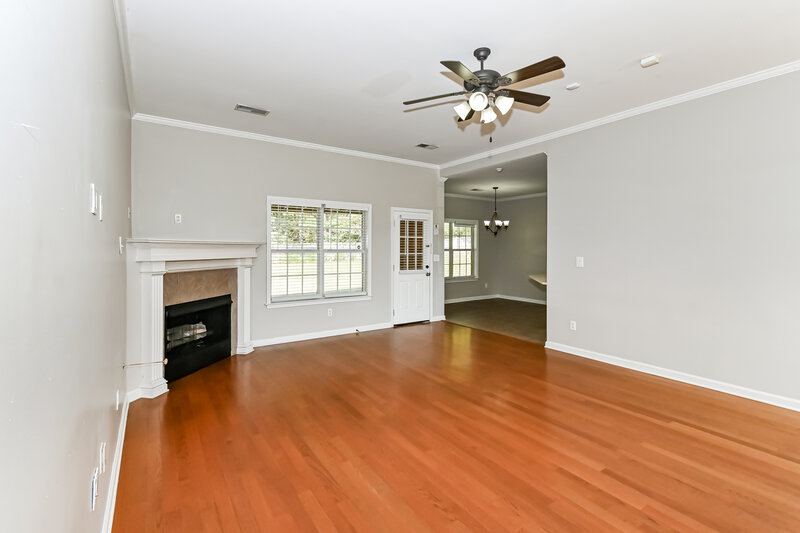 2,245/Mo, 430 Calloway Cv Hernando, MS 38632 Living Room View 3