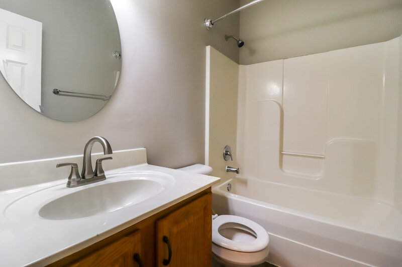 1,815/Mo, 9165 Acadia Pl Cordova, TN 38018 Bathroom View