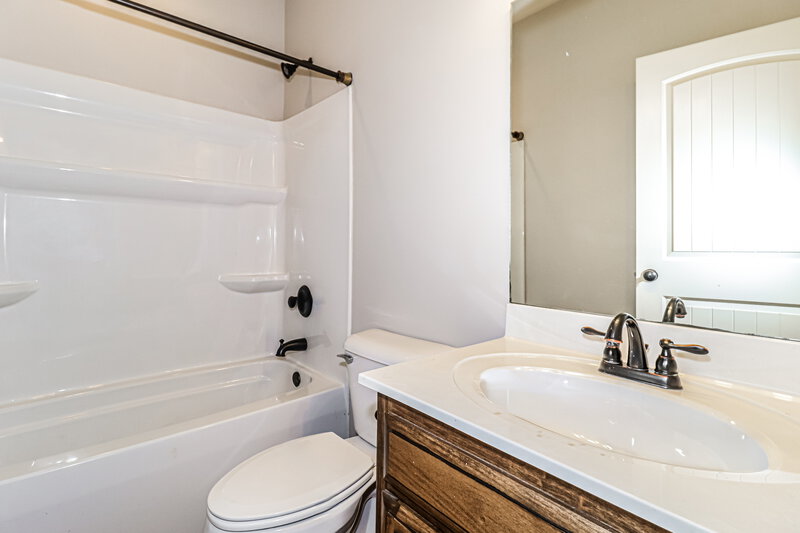 1,995/Mo, 706 Bending Oak S Hernando, MS 38632 Bathroom View