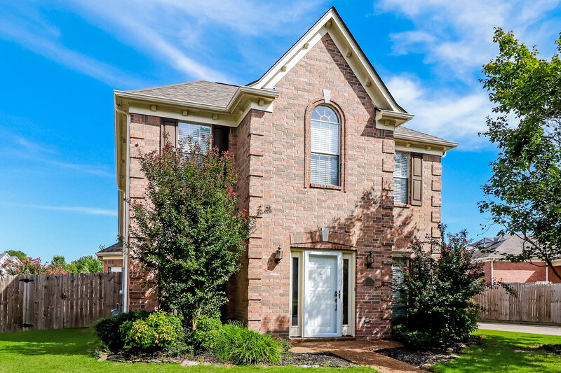 2,330/Mo, 8635 Valmont Cir Memphis, TN 38016 Front View