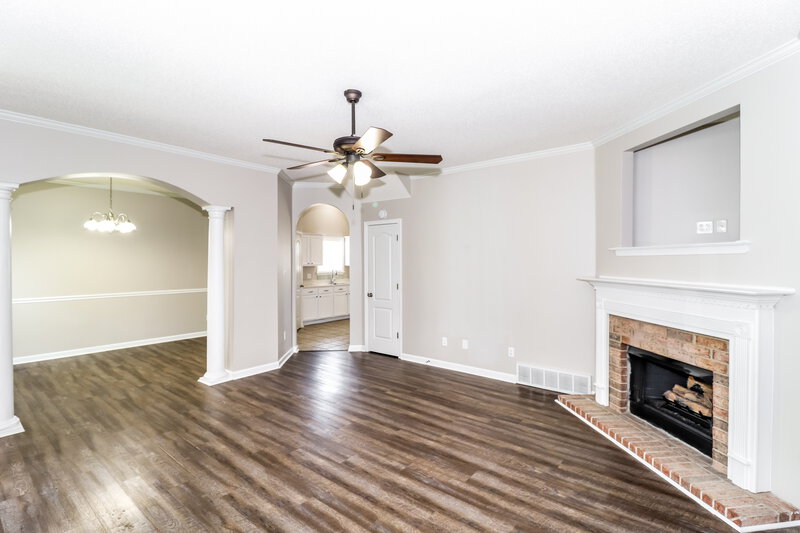 2,330/Mo, 8635 Valmont Cir Memphis, TN 38016 Living Room View 2