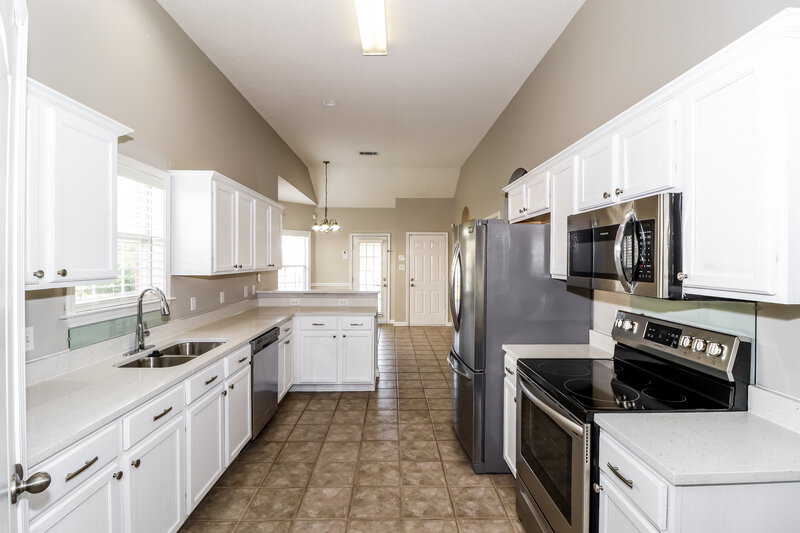 2,330/Mo, 8635 Valmont Cir Memphis, TN 38016 Kitchen View