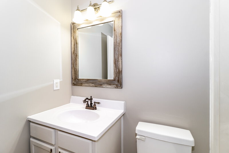 2,330/Mo, 8635 Valmont Cir Memphis, TN 38016 Bathroom View