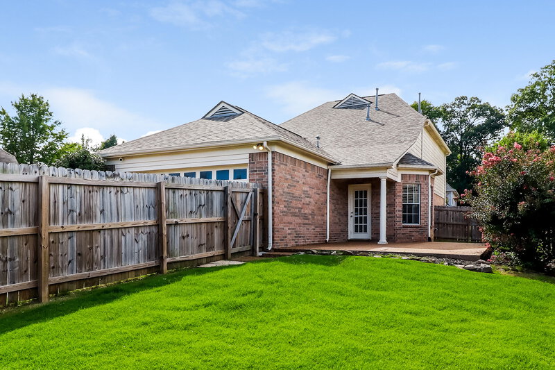 2,330/Mo, 8635 Valmont Cir Memphis, TN 38016 Rear View