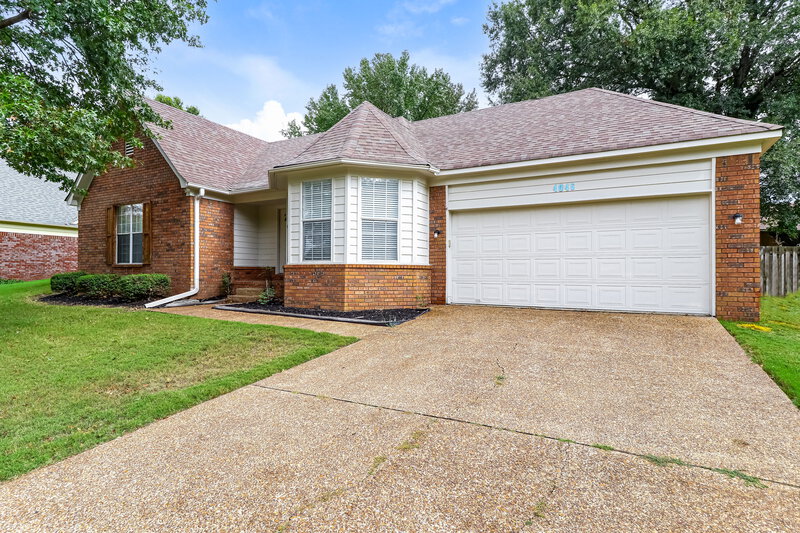 2,035/Mo, 4046 Shady Mill Cove Bartlett, TN 38135 Front View