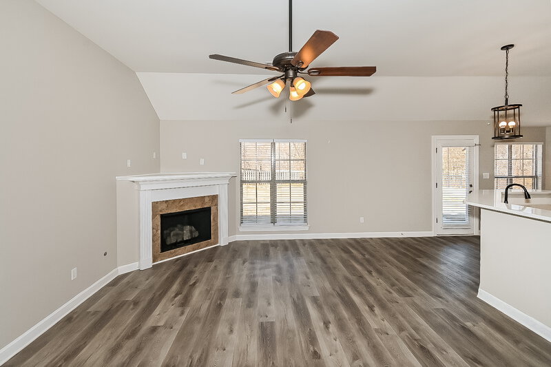 1,990/Mo, 8137 Park Pike Southaven, MS 38671 Living Room View