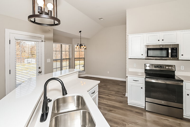 1,990/Mo, 8137 Park Pike Southaven, MS 38671 Kitchen View