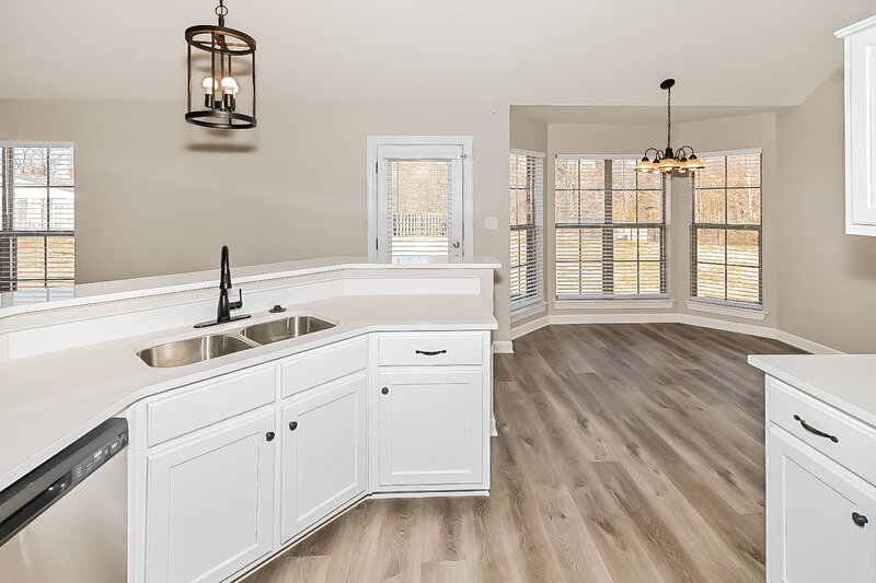 1,990/Mo, 8137 Park Pike Southaven, MS 38671 Kitchen View 2