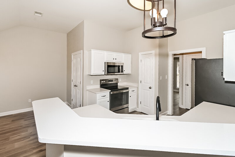 1,990/Mo, 8137 Park Pike Southaven, MS 38671 Kitchen View 5
