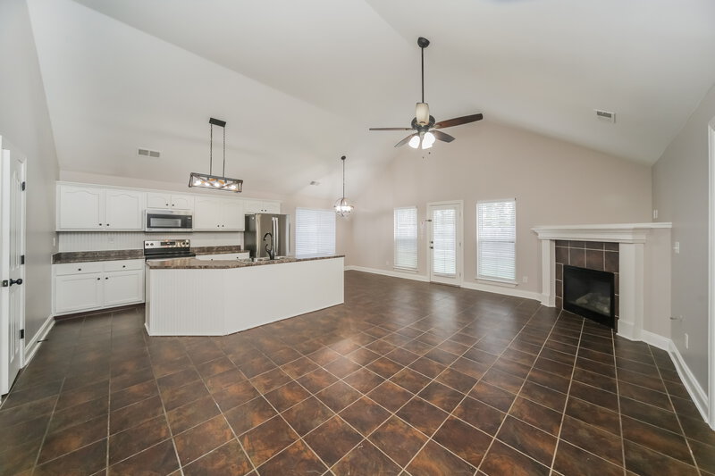 2,160/Mo, 5706 Bedford Loop W Southaven, MS 38672 Living Room View