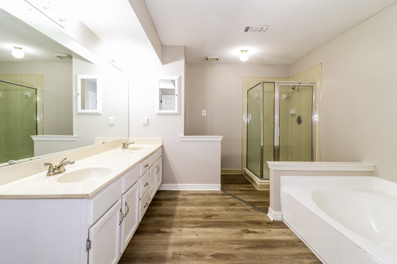 1,795/Mo, 735 Grovewood Drive Cordova, TN 38018 Main Bathroom View