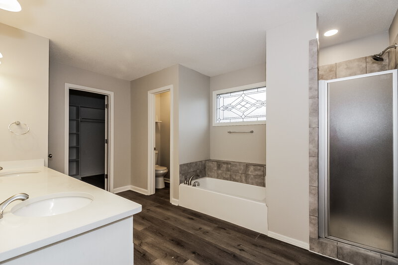 2,790/Mo, 4954 Harvest Park Dr Memphis, TN 38125 Main Bathroom View