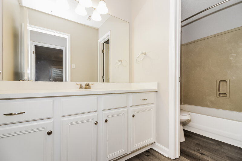 2,790/Mo, 4954 Harvest Park Dr Memphis, TN 38125 Bathroom View