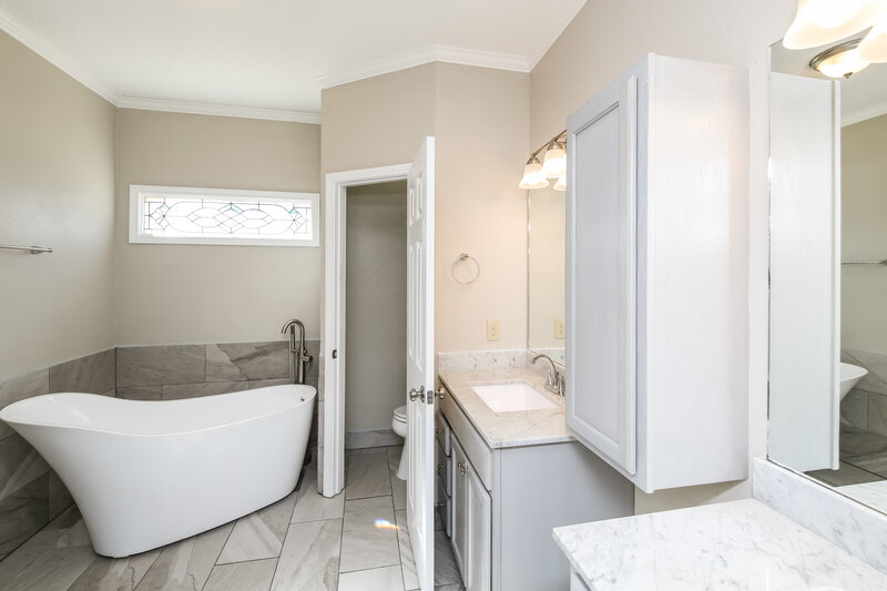 2,190/Mo, 5976 Southbend Ln Olive Branch, MS 38654 Main Bathroom View