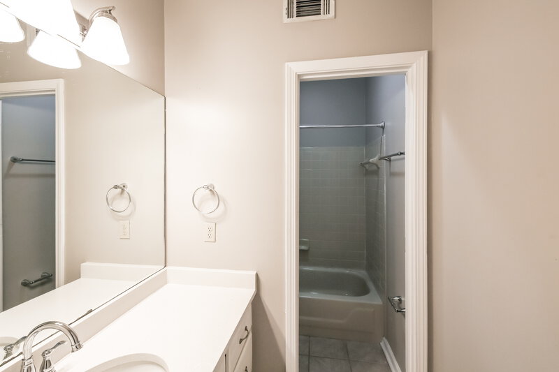 2,190/Mo, 5976 Southbend Ln Olive Branch, MS 38654 Bathroom View