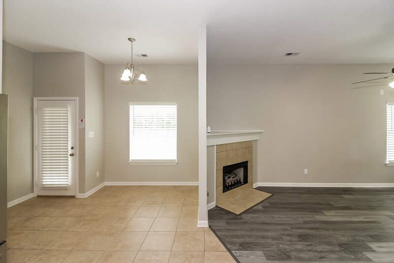 1,640/Mo, 8280 Dexter Ridge Cv E Memphis, TN 38016 Living Room View 2