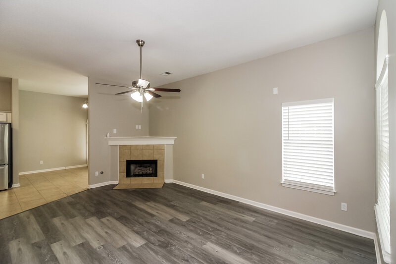 1,640/Mo, 8280 Dexter Ridge Cv E Memphis, TN 38016 Living Room View 3