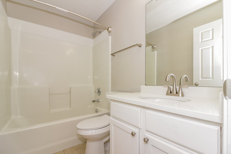 1,640/Mo, 8280 Dexter Ridge Cv E Memphis, TN 38016 Bathroom View