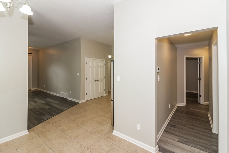 1,640/Mo, 8280 Dexter Ridge Cv E Memphis, TN 38016 Hallway View