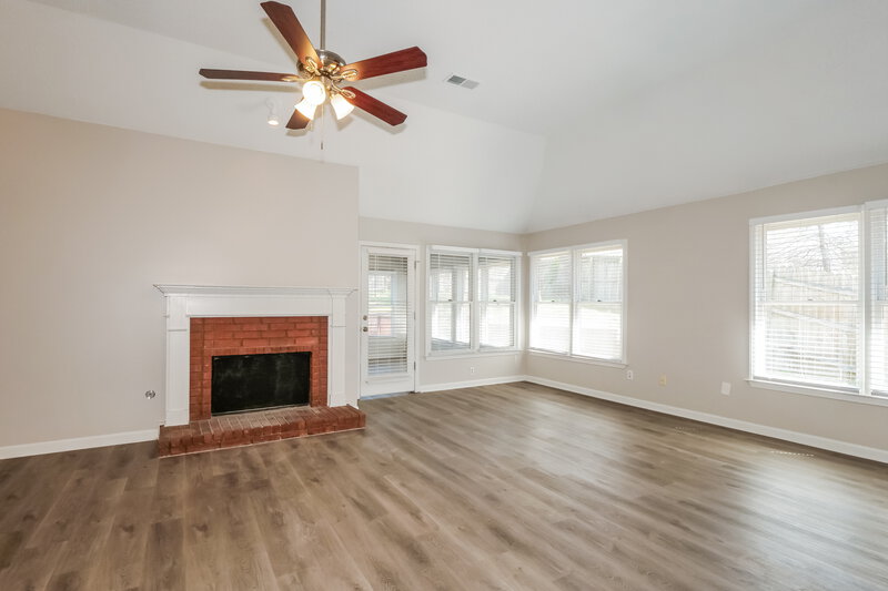 2,065/Mo, 1584 Appling Wood Cv N Cordova, TN 38016 Living Room View