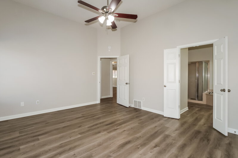 2,065/Mo, 1584 Appling Wood Cv N Cordova, TN 38016 Main Bedroom View 2