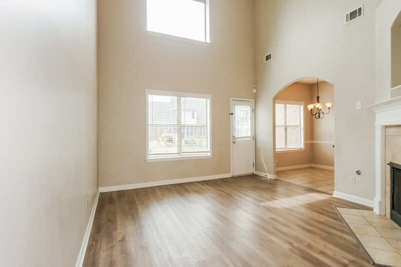 2,275/Mo, 1457 Sawmill Creek Ln Cordova, TN 38016 Living Room View 2