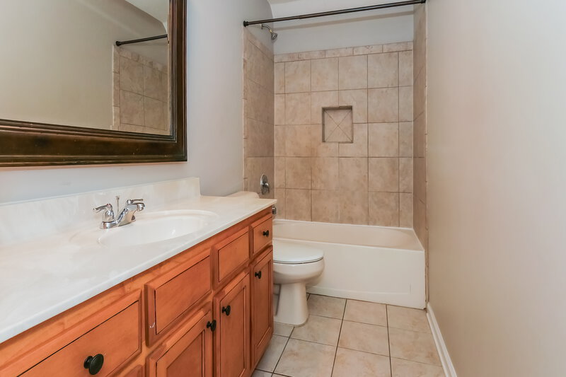 2,275/Mo, 1457 Sawmill Creek Ln Cordova, TN 38016 Main Bathroom View