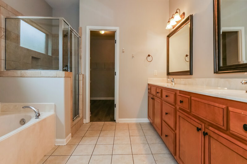 2,275/Mo, 1457 Sawmill Creek Ln Cordova, TN 38016 Bathroom View