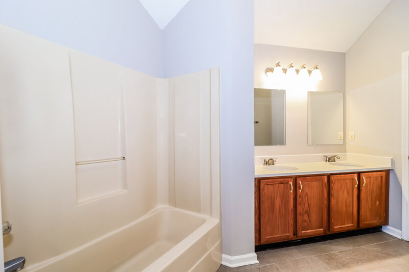 2,710/Mo, 130 Norma Carol Cv Oakland, TN 38060 Main Bathroom View