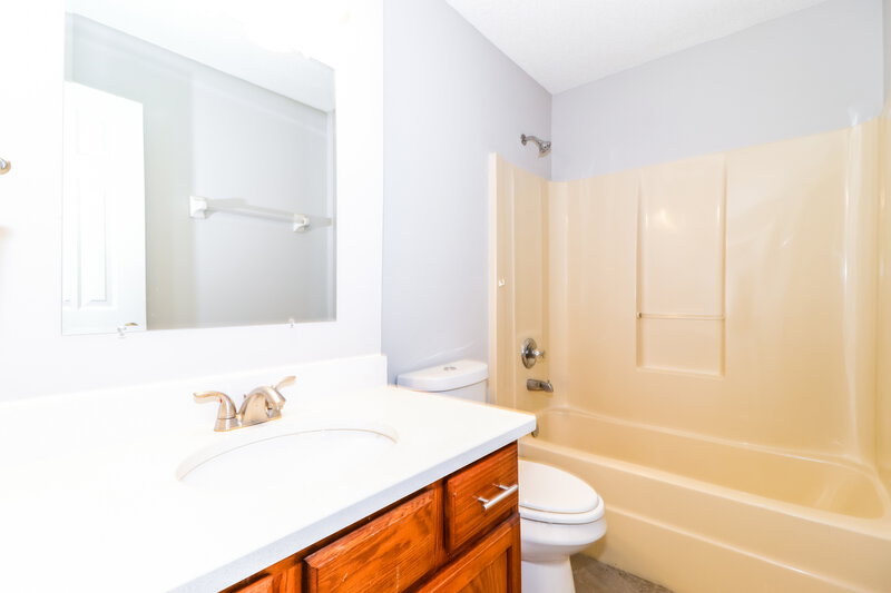 2,710/Mo, 130 Norma Carol Cv Oakland, TN 38060 Bathroom View