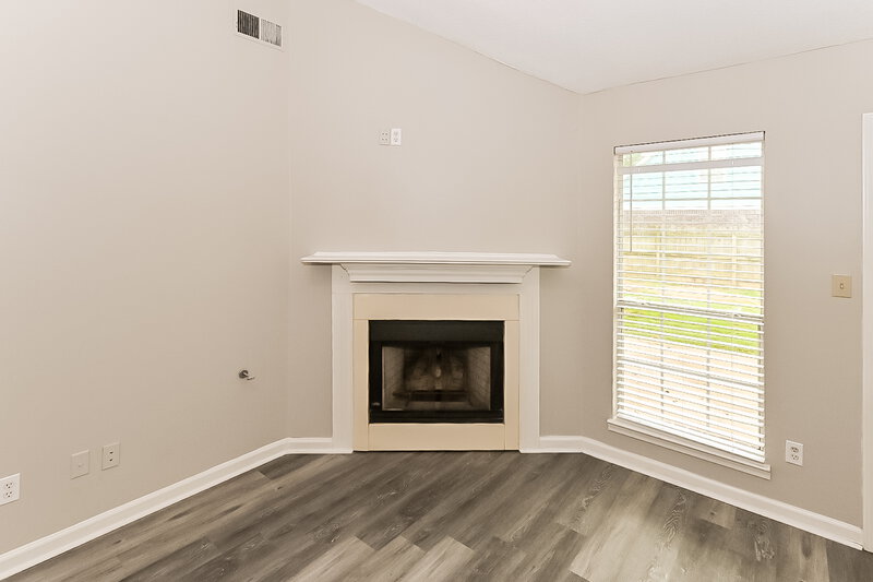 2,130/Mo, 7425 Black Oak Dr Walls, MS 38680 Living Room View