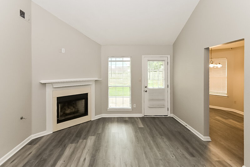 2,130/Mo, 7425 Black Oak Dr Walls, MS 38680 Living Room View 2