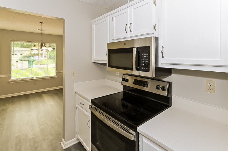 2,130/Mo, 7425 Black Oak Dr Walls, MS 38680 Kitchen View 2