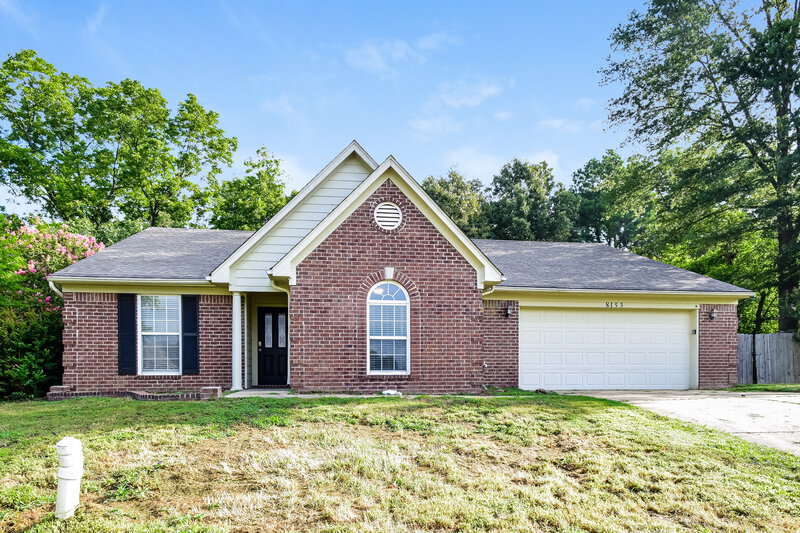 0/Mo, 8153 Green Valley Cove Southaven, MS 38671 Front View