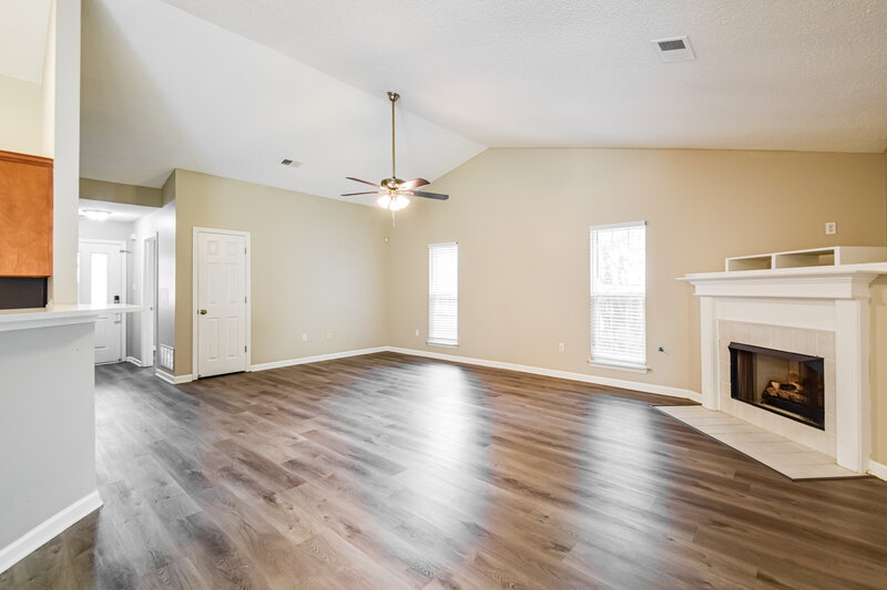 0/Mo, 8153 Green Valley Cove Southaven, MS 38671 Living Room View 2