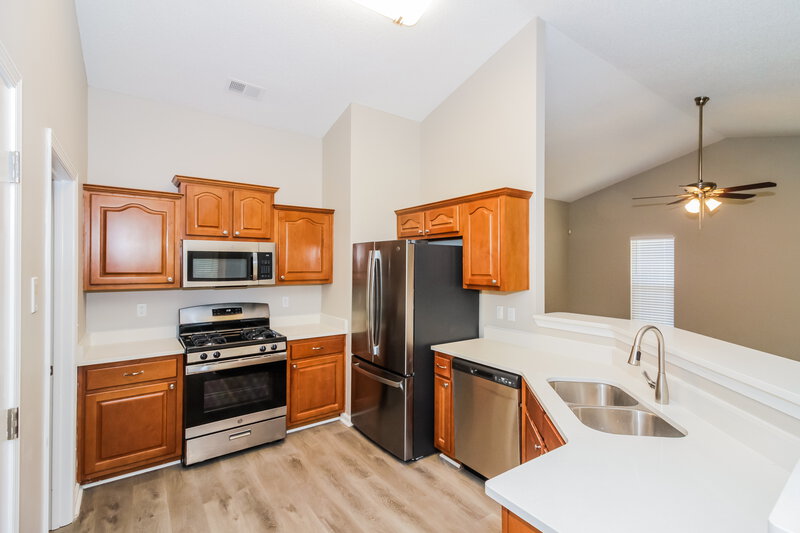 2,780/Mo, 8153 Green Valley Cove Southaven, MS 38671 Kitchen View 2