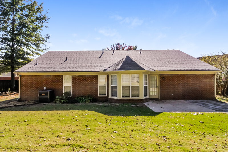 2,780/Mo, 8153 Green Valley Cove Southaven, MS 38671 Rear View 2