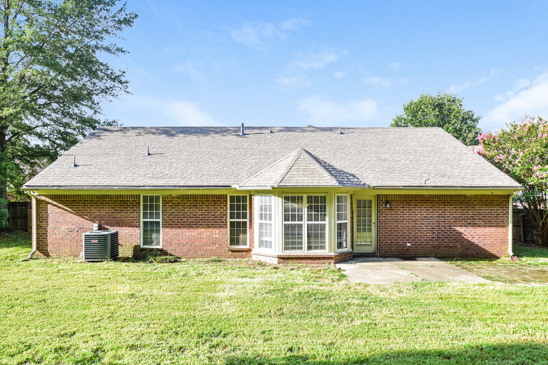 0/Mo, 8153 Green Valley Cove Southaven, MS 38671 Rear View