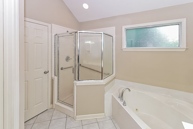 1,880/Mo, 10657 Lexington Drive Olive Branch, MS 38654 Main Bathroom View 2