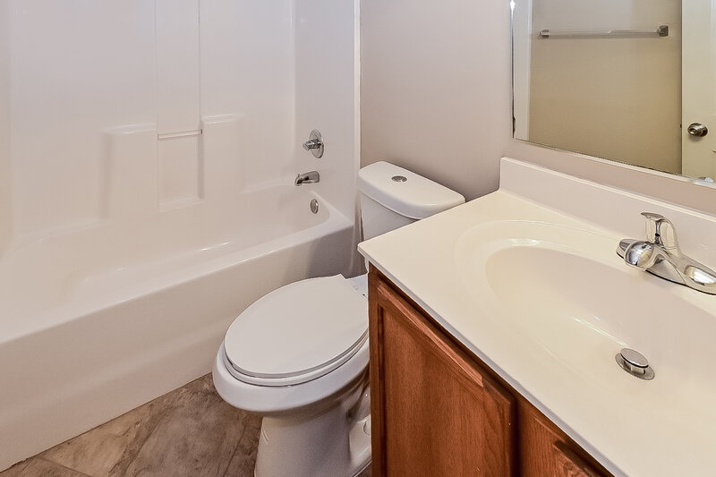 1,880/Mo, 10657 Lexington Drive Olive Branch, MS 38654 Bathroom View