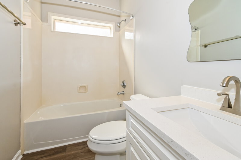 1,795/Mo, 8698 Macon Road Cordova, TN 38018 Bathroom View