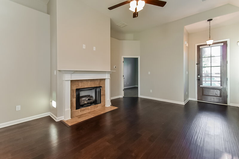 1,945/Mo, 6893 Raleigh Lagrange Rd Cordova, TN 38018 Living Room View